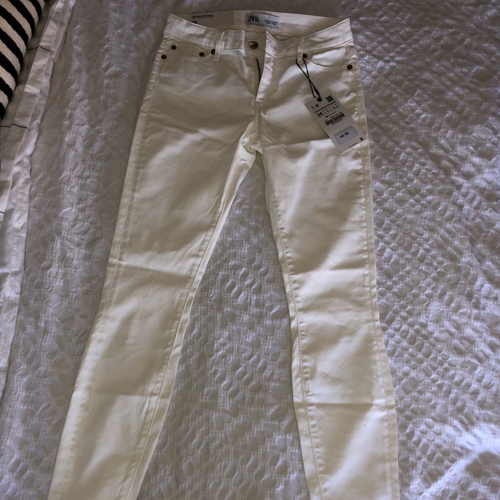 White wax jeans from Zara. Slim fit & Mid rise